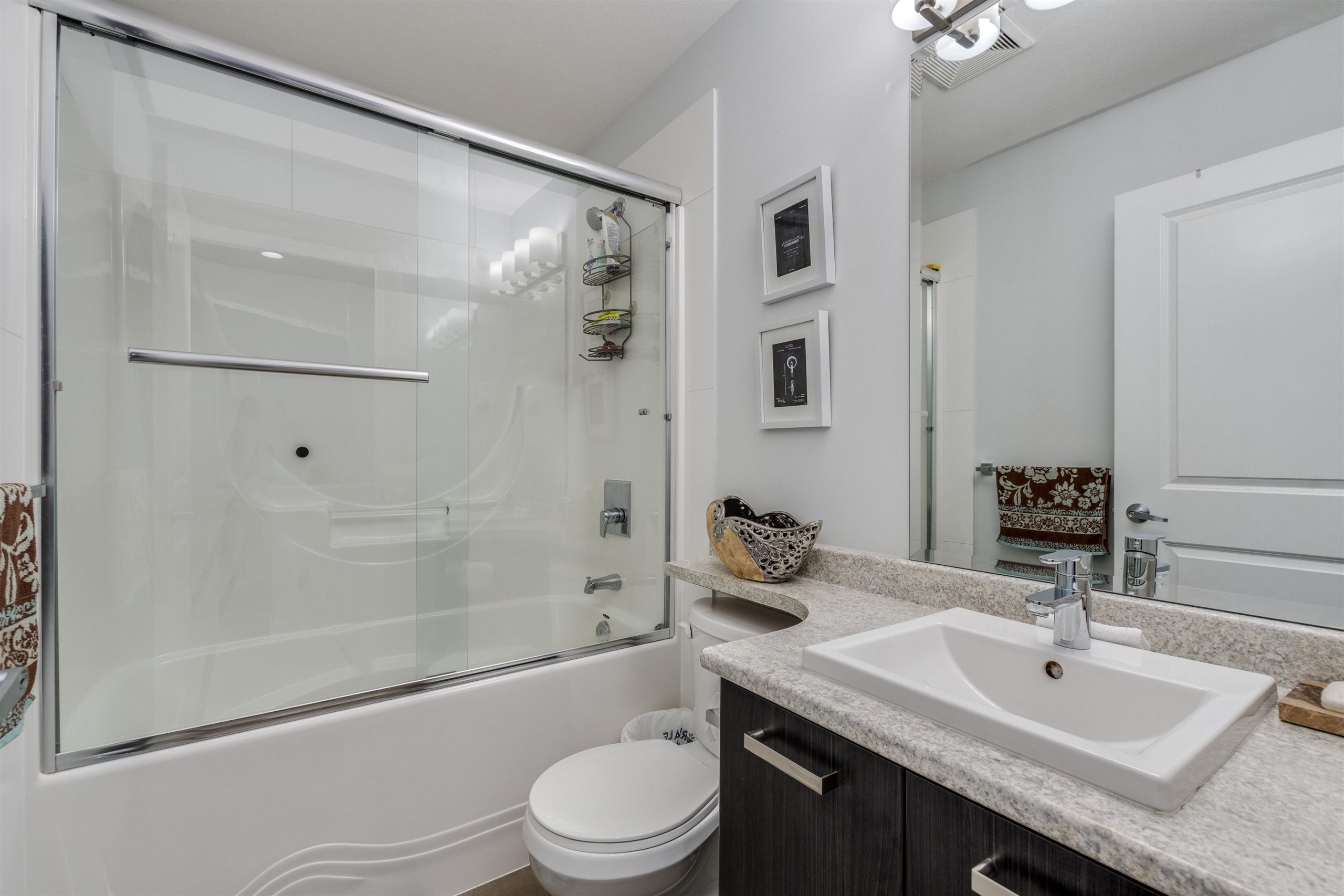 5888 144 STREET 18