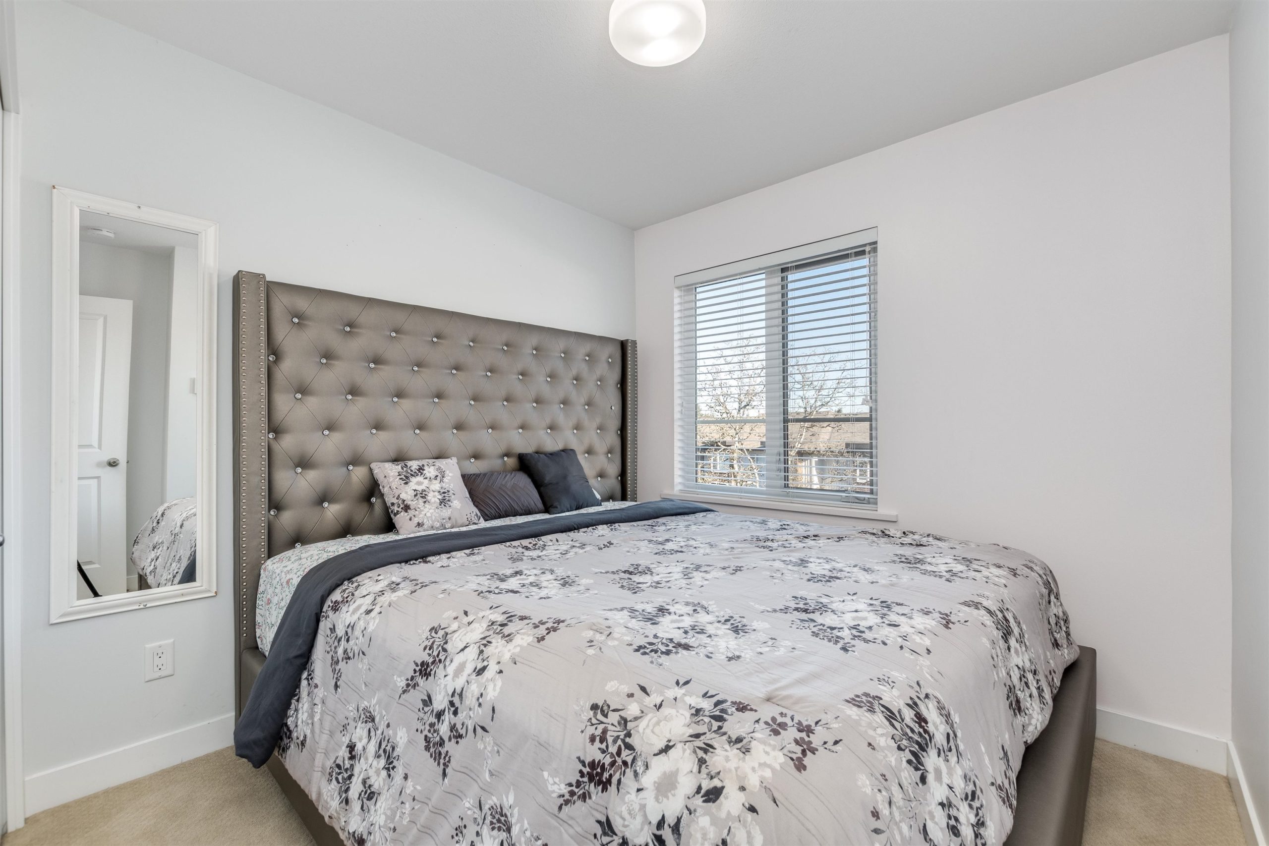 5888 144 STREET 19